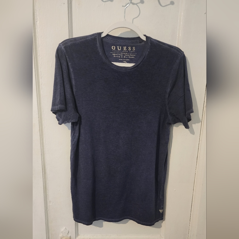 GUESS T-Shirt Size Small